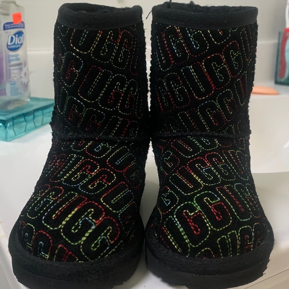 Ugg classic II graphic stitch boots black toddlersz 8